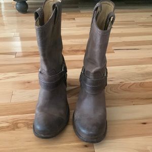 Frye Brown harness boot, size 8,NEW WITHOUT BOX, see pictures
